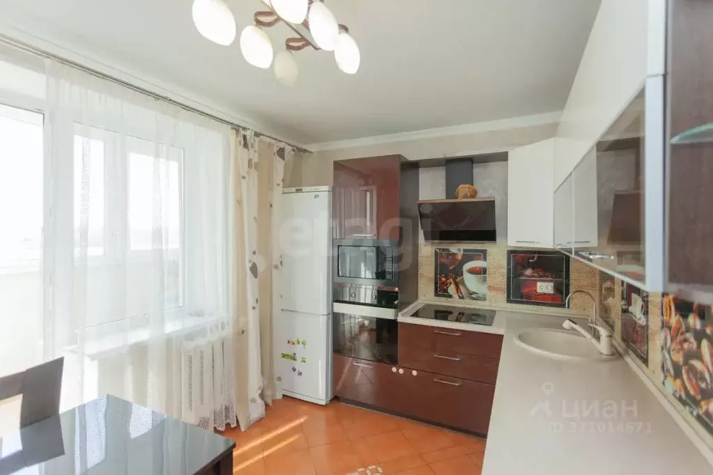 2-к кв. Тюменская область, Тюмень ул. Николая Семенова, 33 (62.4 м) - Фото 0