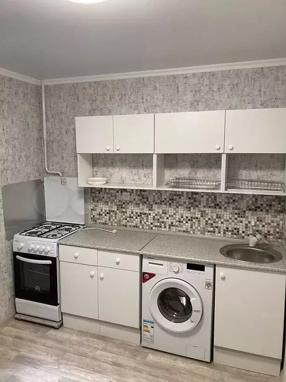 1-к. квартира, 40 м, 1/9 эт. - Фото 0