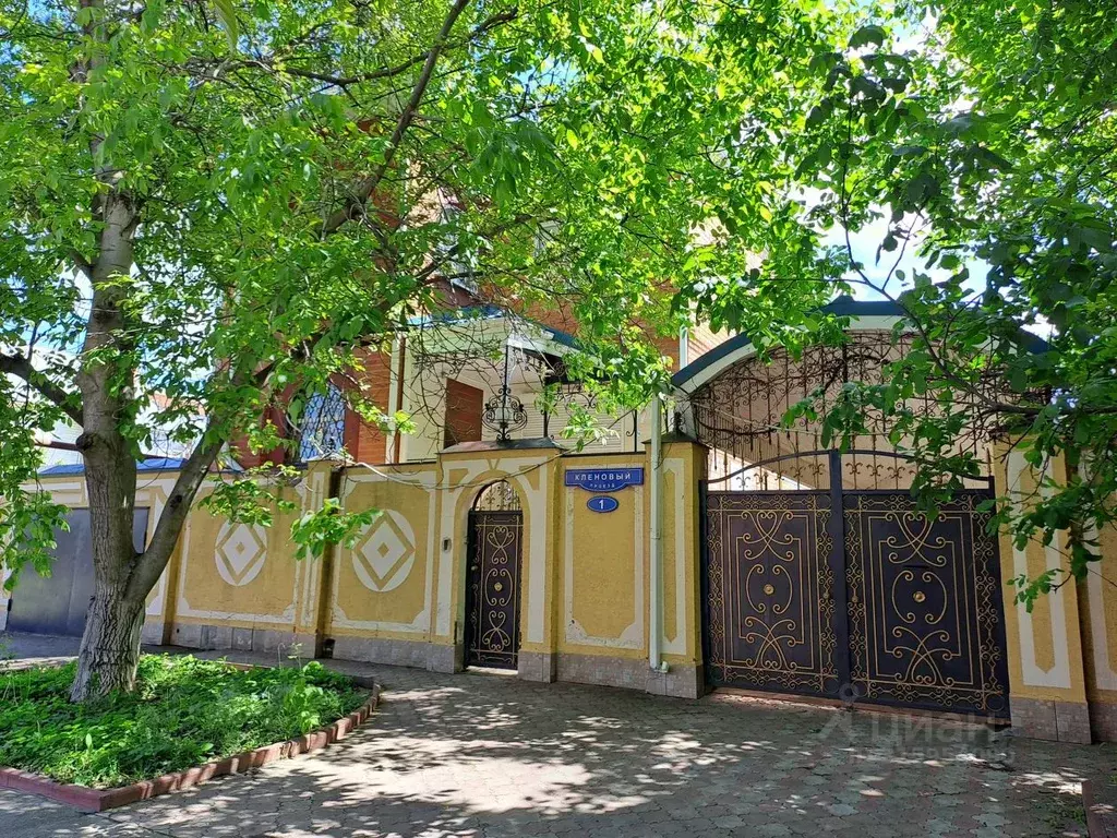 Дом в Ростовская область, Волгодонск Кленовый проезд, 1 (363 м) - Фото 1