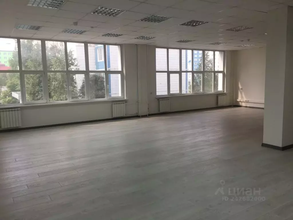 Офис в Ханты-Мансийский АО, Нижневартовск ул. 60 лет Октября, 52А (50 ... - Фото 0