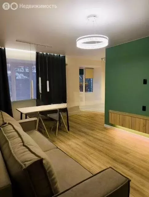 3-комнатная квартира: Тюмень, улица Мельникайте, 99 (55.2 м) - Фото 1