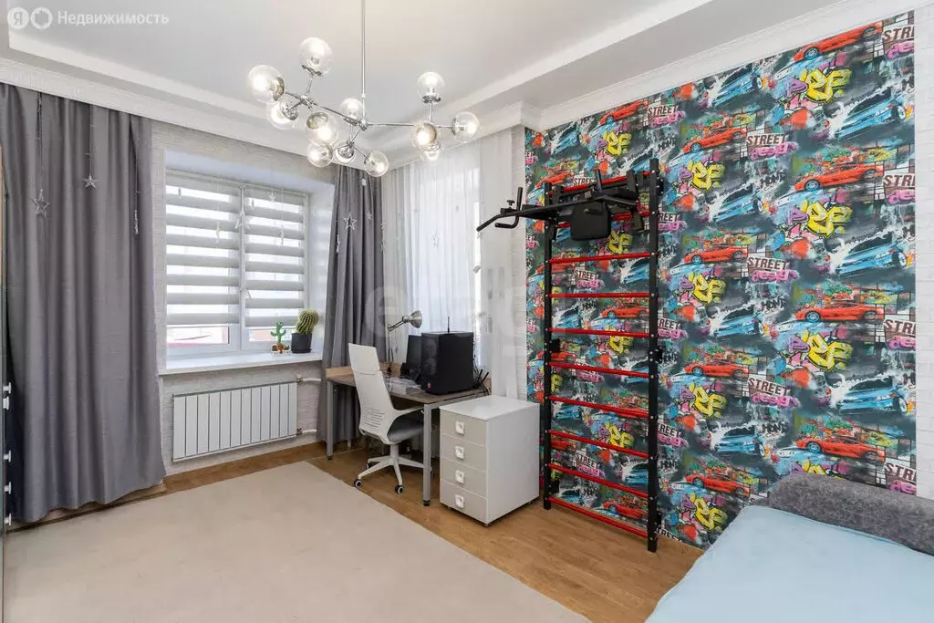 4-комнатная квартира: Тюмень, 6-й микрорайон, улица Валерии ... - Фото 1