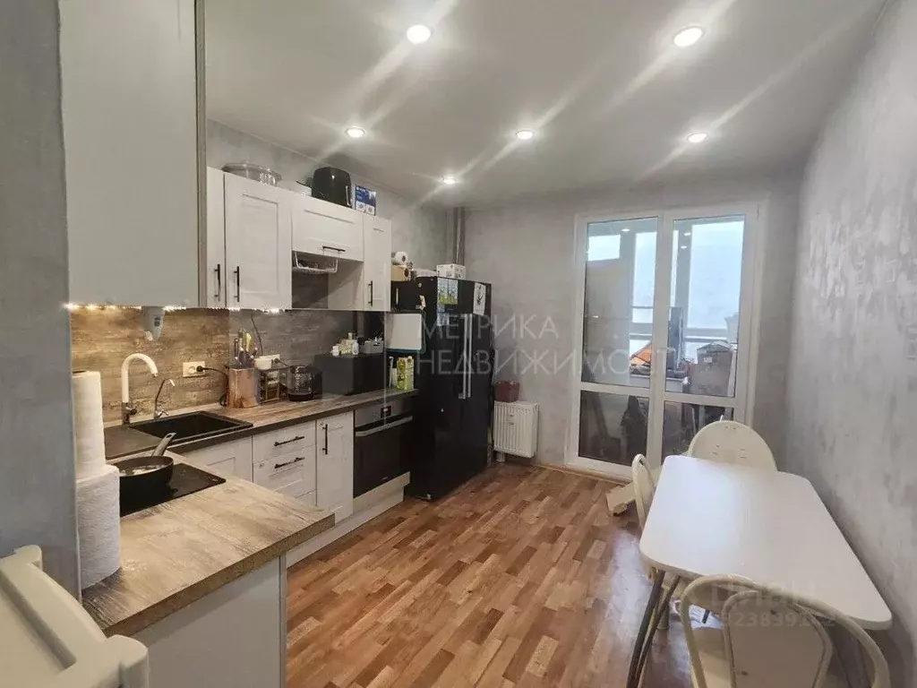 2-к кв. Тюменская область, Тюмень ул. Александра Протозанова, 18к1 ... - Фото 1