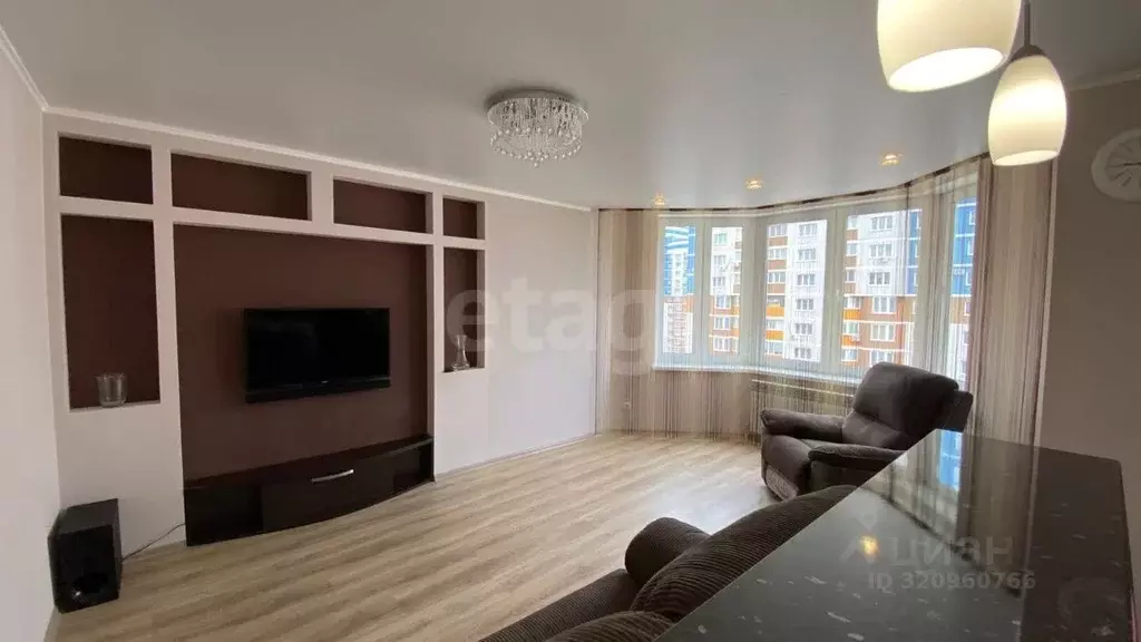 3-к кв. Брянская область, Брянск ул. Комарова, 57 (82.0 м) - Фото 0