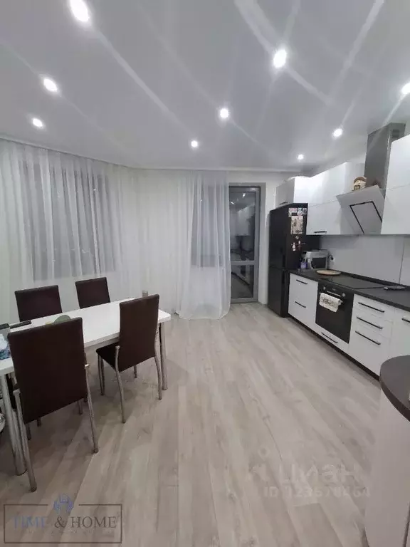 2-к кв. Свердловская область, Екатеринбург ул. Репина, 52 (65.5 м) - Фото 1