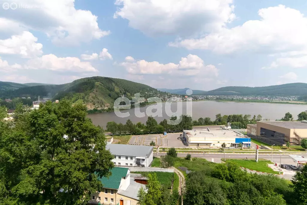 3-комнатная квартира: Златоуст, Чугуновская улица, 10 (65.3 м) - Фото 2