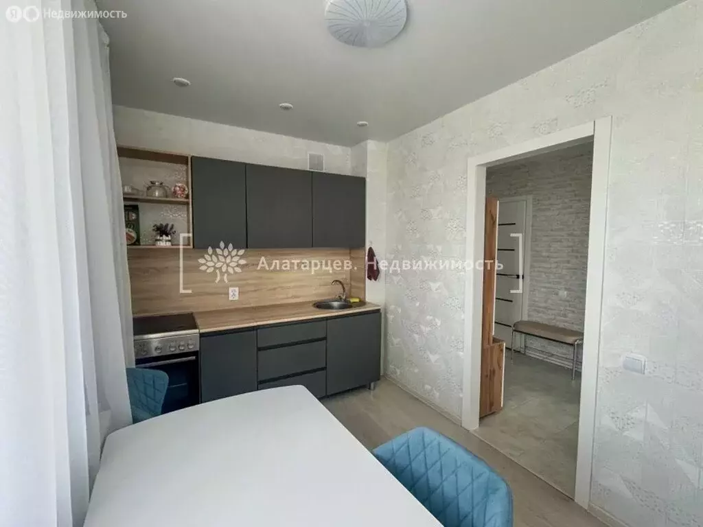 2-комнатная квартира: Томск, улица Елизаровых, 33 (50 м) - Фото 1