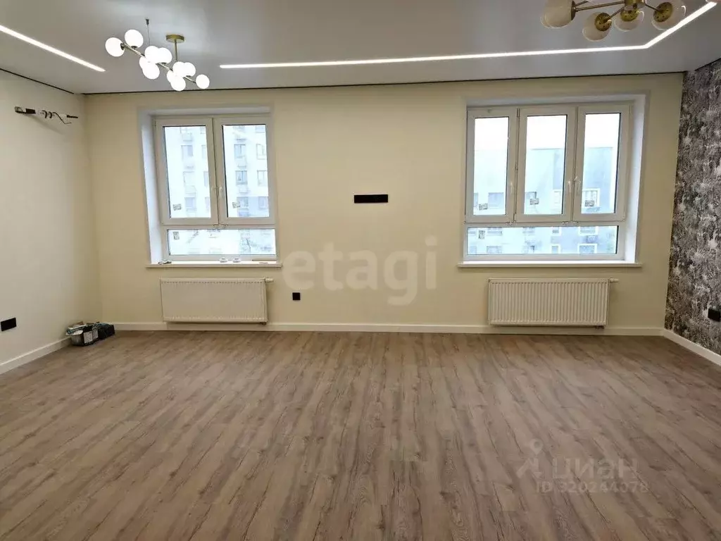 2-к кв. Тюменская область, Тюмень ул. Республики, 204к3 (93.4 м) - Фото 1
