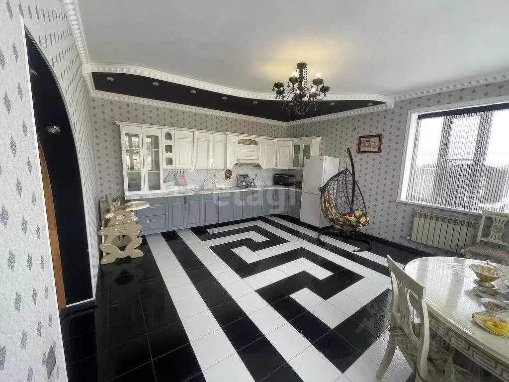 Дом в Ингушетия, Назрань Альтиевский административный округ, ул. ... - Фото 1