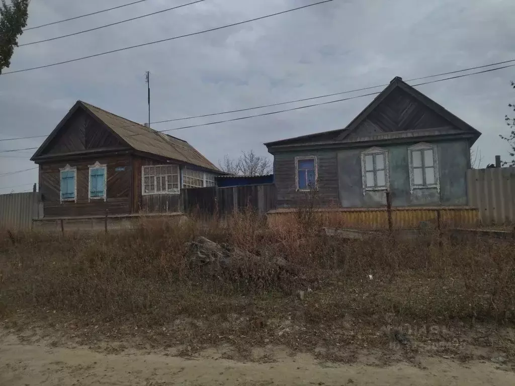 Дом в Астраханская область, Камызякский район, с. Каралат ул. Зеленый ... - Фото 1