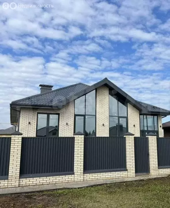 Дом в Тукаевский район, деревня Азьмушкино, Мирная улица (140 м) - Фото 1