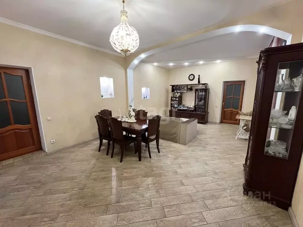 6-к кв. Крым, Симферополь просп. Кирова (221.0 м) - Фото 1