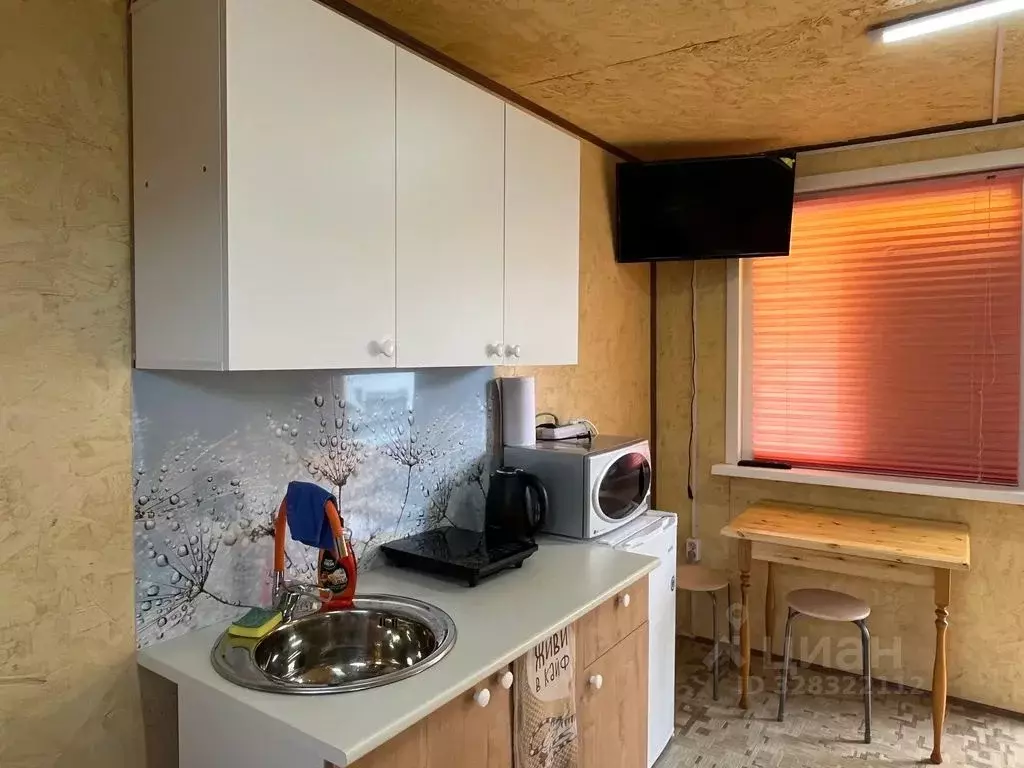 Комната Иркутская область, Слюдянка ул. Парижской Коммуны, 49 - Фото 2