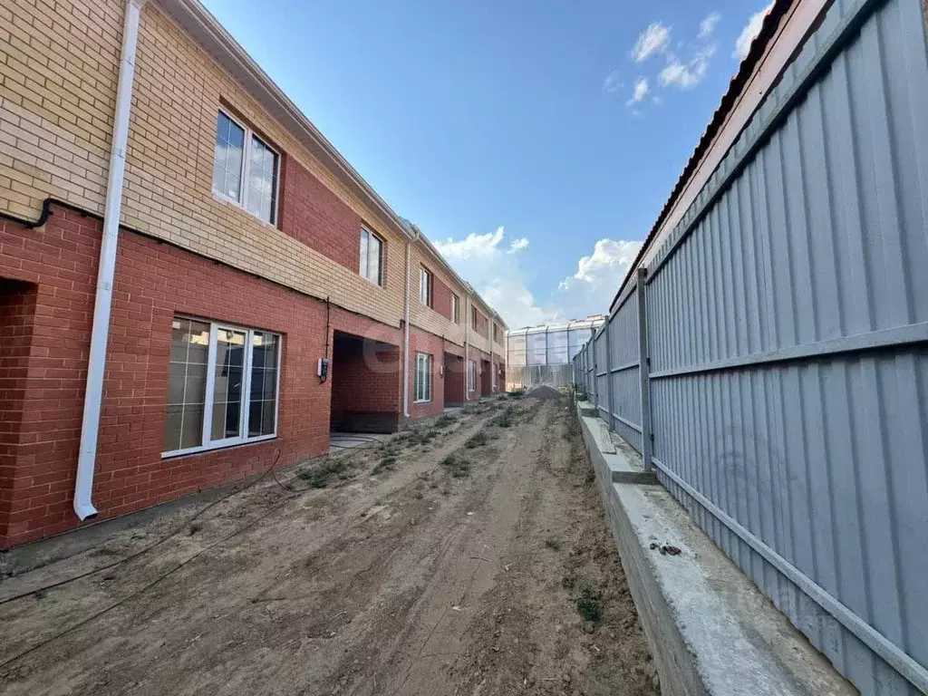 Таунхаус в Калмыкия, Элиста ул. Аккочкарова, 33 (117 м) - Фото 0