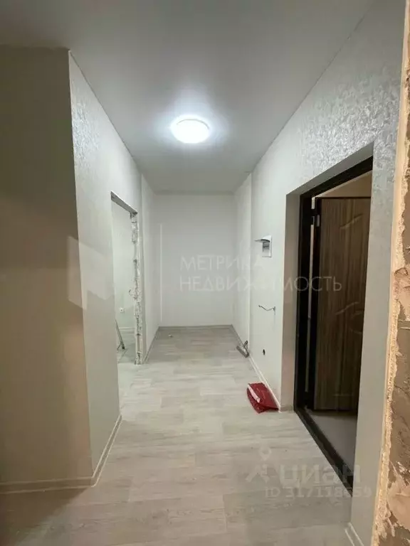 1-к кв. Тюменская область, Тюмень ул. Надира Сагдеева, 8 (30.0 м) - Фото 0
