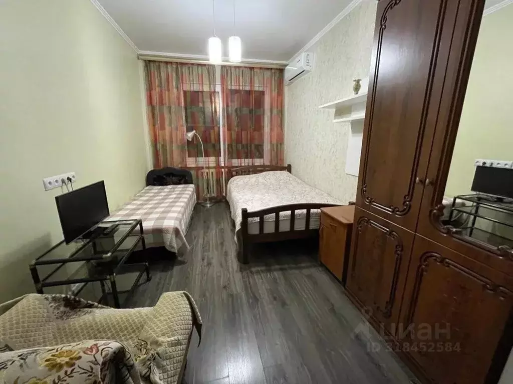 Комната Краснодарский край, Сочи Адлер жилрайон, ул. Дзержинского, 12 - Фото 1