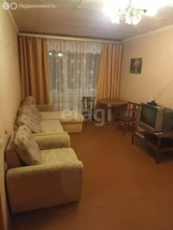 3-комнатная квартира: Ярославль, улица Нефтяников, 9 (55 м) - Фото 1