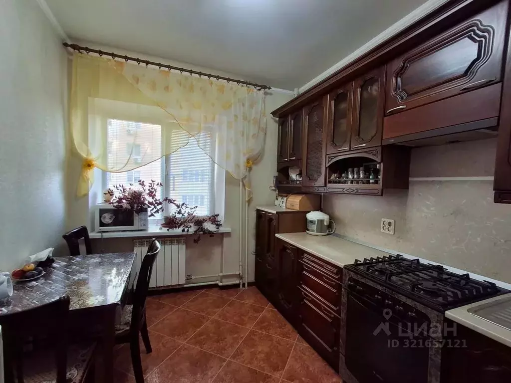 2-к кв. Астраханская область, Астрахань ул. Безжонова, 82к1 (59.3 м) - Фото 1