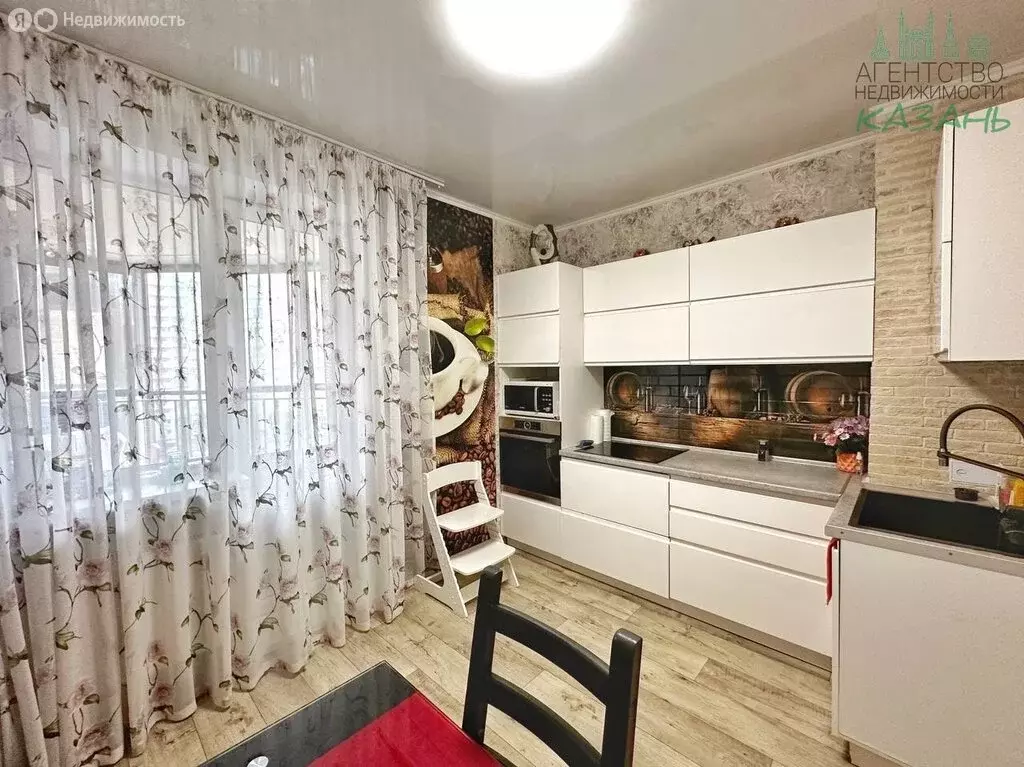 3-комнатная квартира: Казань, проспект Победы, 139к1 (97 м) - Фото 1