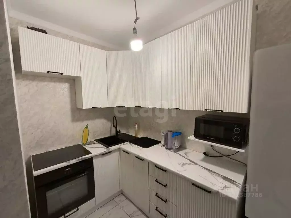 2-к кв. Ямало-Ненецкий АО, Новый Уренгой Таежная ул., 76А (48.0 м) - Фото 1