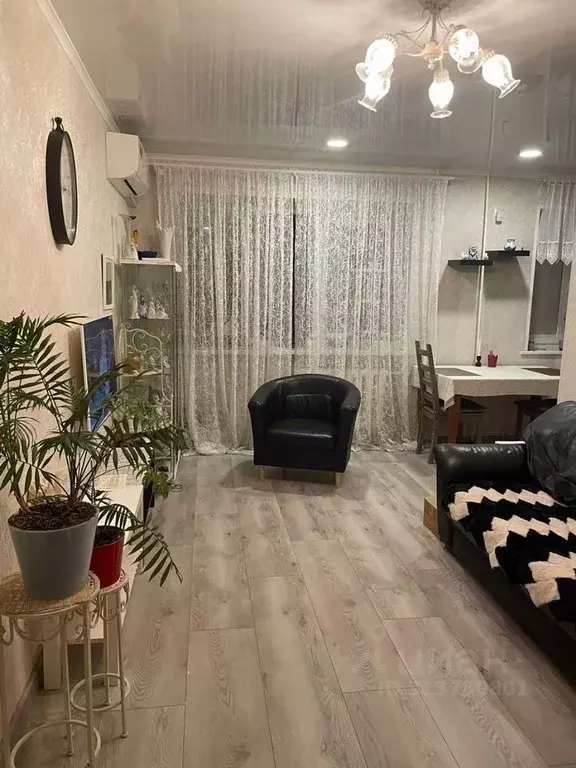 3-к кв. Самарская область, Самара Радонежская ул., 9 (56.0 м) - Фото 0