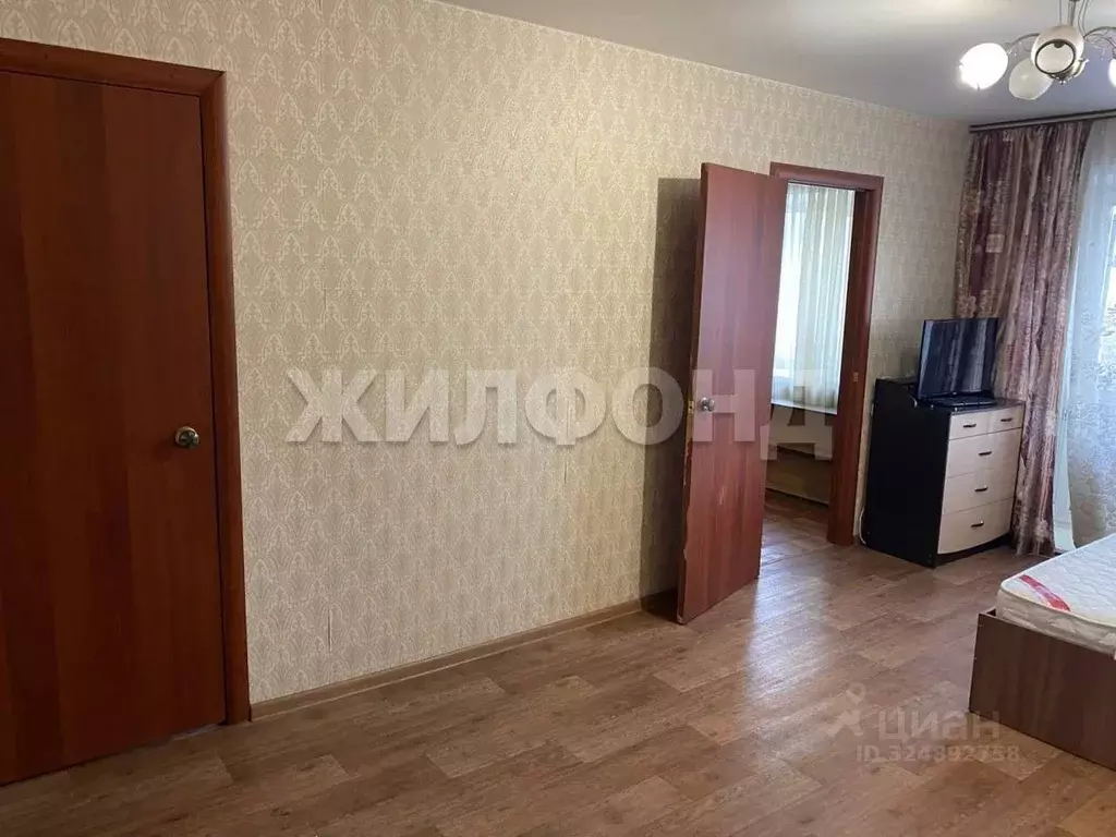 3-к кв. Новосибирская область, Новосибирск Серебренниковская ул., 1 ... - Фото 2