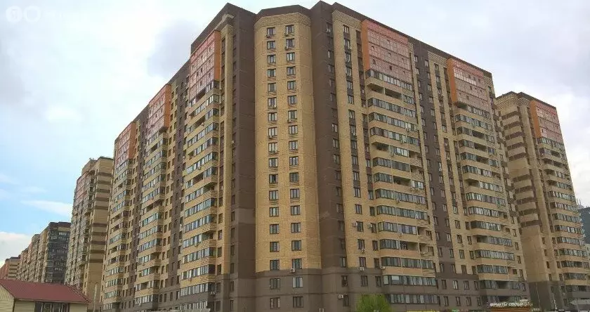 2-комнатная квартира: Тюмень, улица Тимофея Чаркова, 79 (74.9 м) - Фото 1