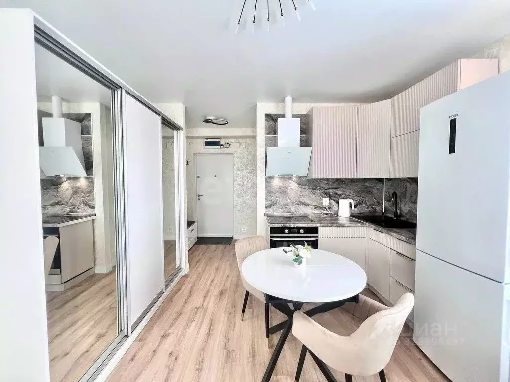 Студия Сахалинская область, Южно-Сахалинск ул. Имени Владимира ... - Фото 1