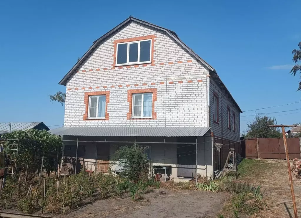 Дом в Липецкая область, Задонск ул. Свободы (204 м) - Фото 1