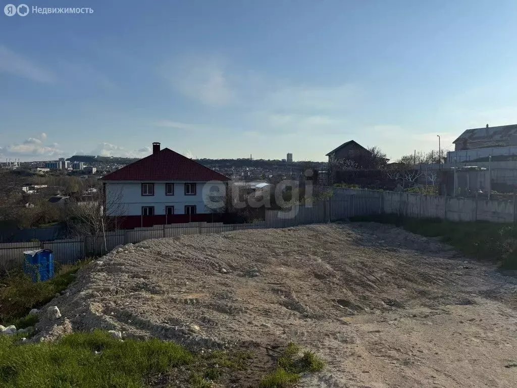 Дом в Симферополь, улица Полины Осипенко (150 м) - Фото 1