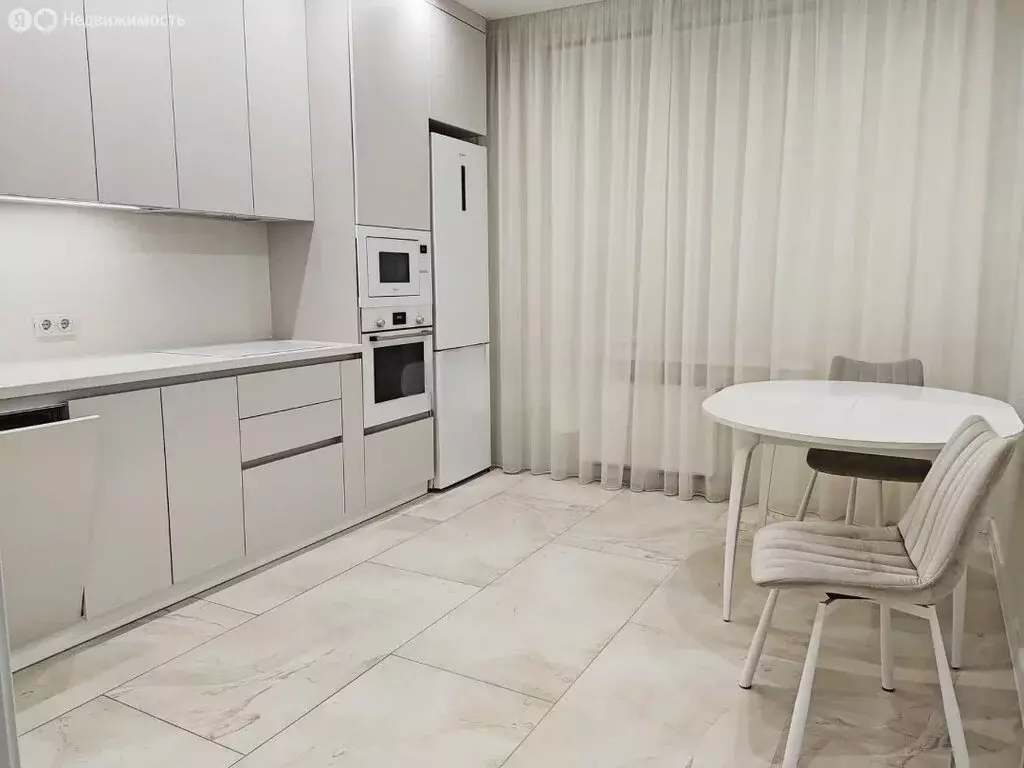 1-комнатная квартира: Тюмень, улица Фармана Салманова, 12 (40 м) - Фото 0