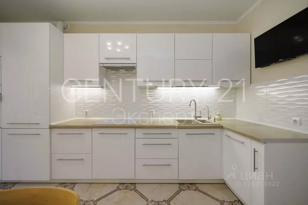 2-к кв. Калининградская область, Калининград Осенняя ул., 4 (69.7 м) - Фото 1