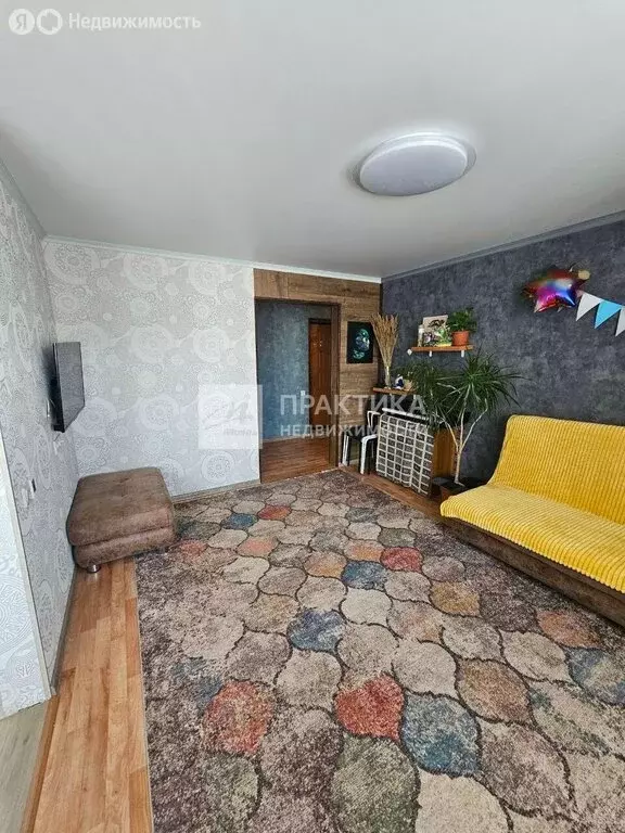 4-комнатная квартира: Нижнекамск, улица Гагарина, 52 (71.2 м) - Фото 1