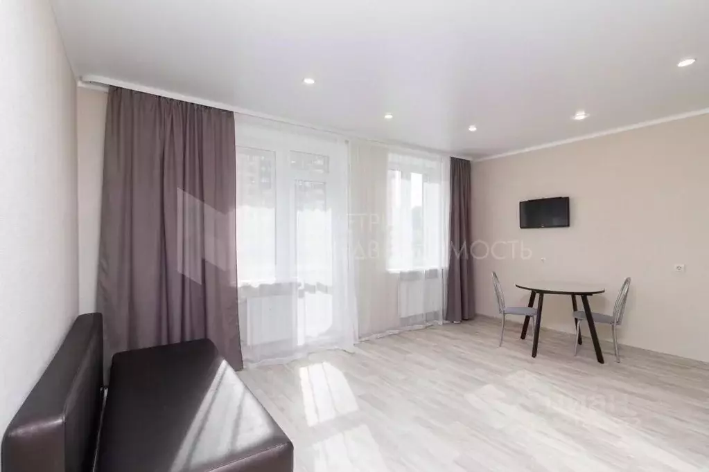 Студия Тюменская область, Тюмень ул. Тимофея Чаркова, 79к2 (32.4 м) - Фото 2