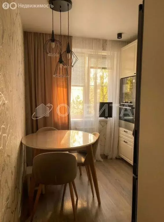 3-комнатная квартира: Тюмень, улица Мельникайте, 128 (67 м) - Фото 1