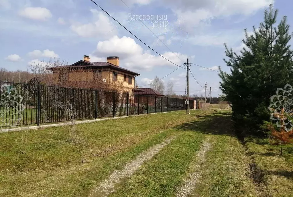 Участок в Московская область, Серпухов городской округ, д. Верхние ... - Фото 0