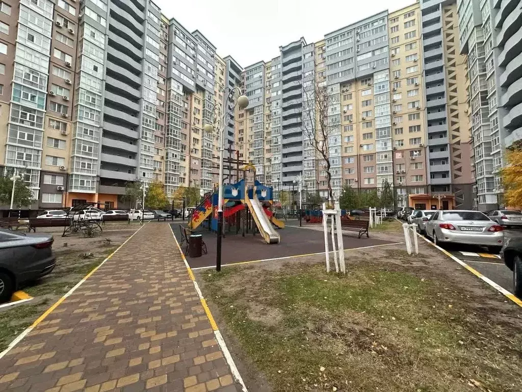 2-к кв. Дагестан, Каспийск ул. Молодежная, 4 (89.0 м) - Фото 0