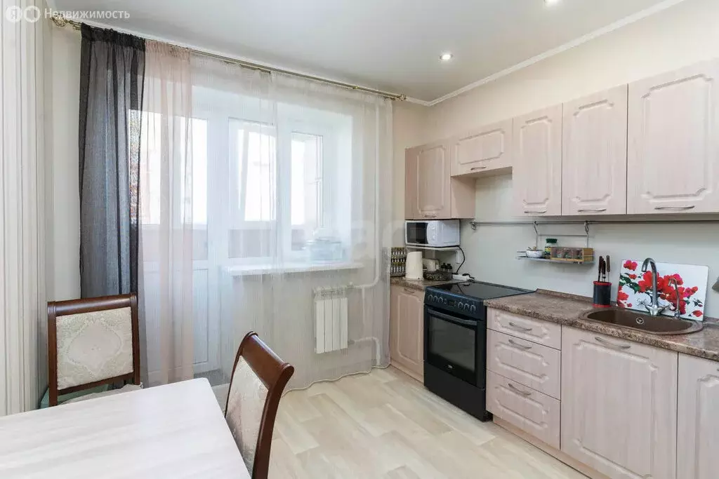 2-комнатная квартира: Тюмень, улица Николая Зелинского, 3 (58.8 м) - Фото 1