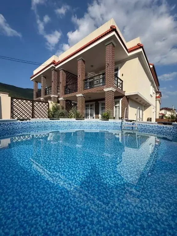 Дом в Краснодарский край, Геленджик ул. Иванова (300 м) - Фото 1
