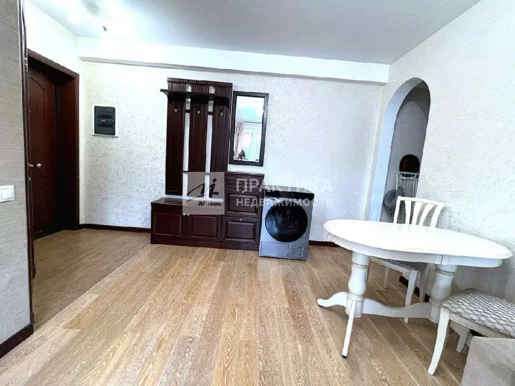 Продается 3-комнатная квартира - Фото 1