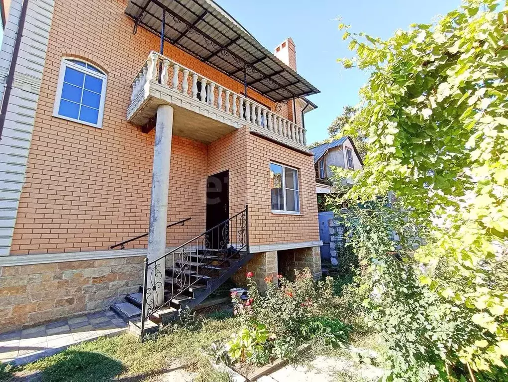 Дом в Астраханская область, Астрахань ул. Урицкого, 45 (374 м) - Фото 1