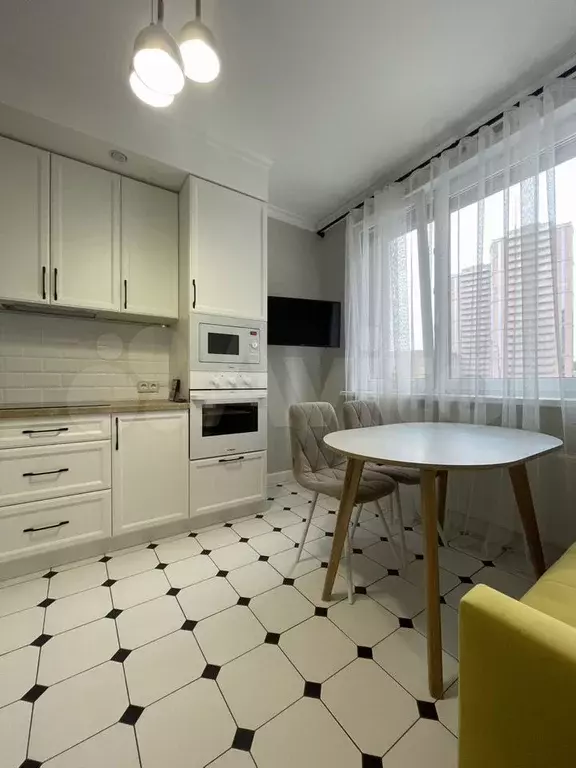 2-к. квартира, 60 м, 4/19 эт. - Фото 0
