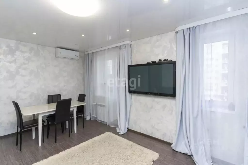 3-к кв. Тюменская область, Тюмень ул. Пермякова, 83к2 (86.0 м) - Фото 0