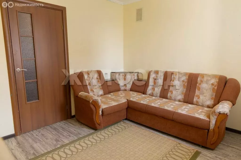 3-комнатная квартира: Барнаул, улица Малахова, 87Б (57.2 м) - Фото 0