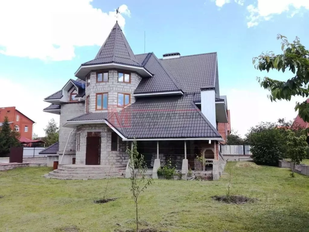 Коттедж в Белгородская область, Старый Оскол Светлая ул., 2 (550 м) - Фото 1