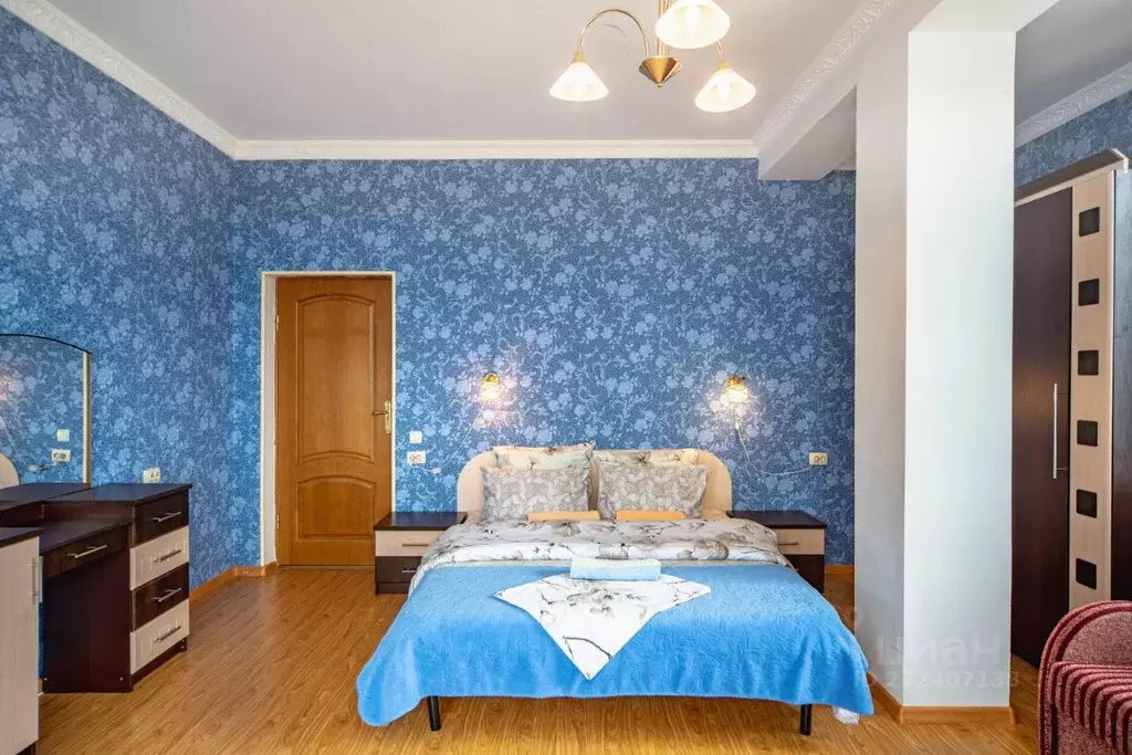 2-к кв. Крым, Ялта ул. Имени Умера Акмоллы Адаманова, 19 (60.0 м) - Фото 0