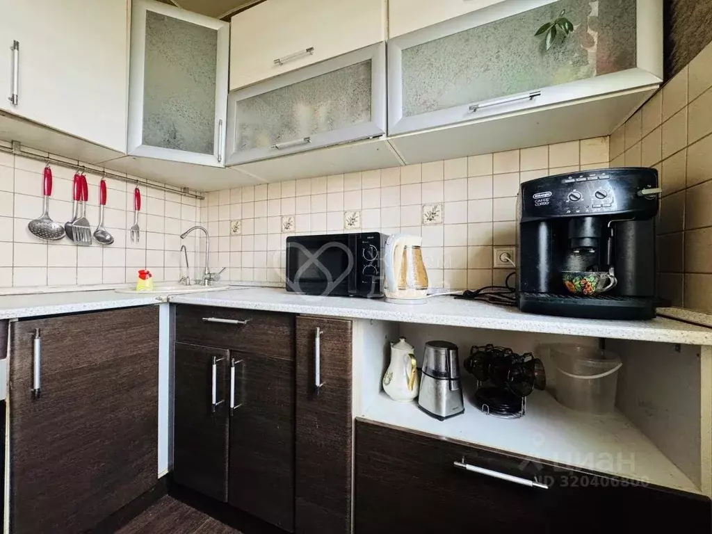 4-к кв. Волгоградская область, Волгоград ул. 8-й Воздушной Армии, 9 ... - Фото 0