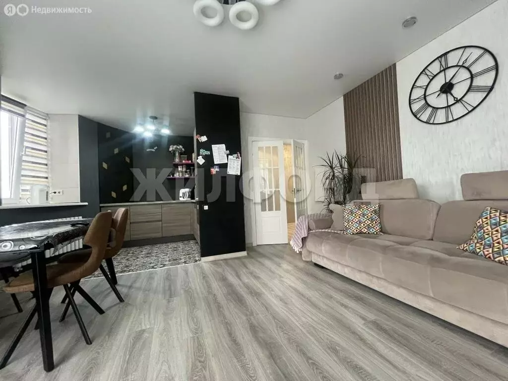 3-комнатная квартира: Абакан, улица Арбан, 2к2 (72.8 м) - Фото 1