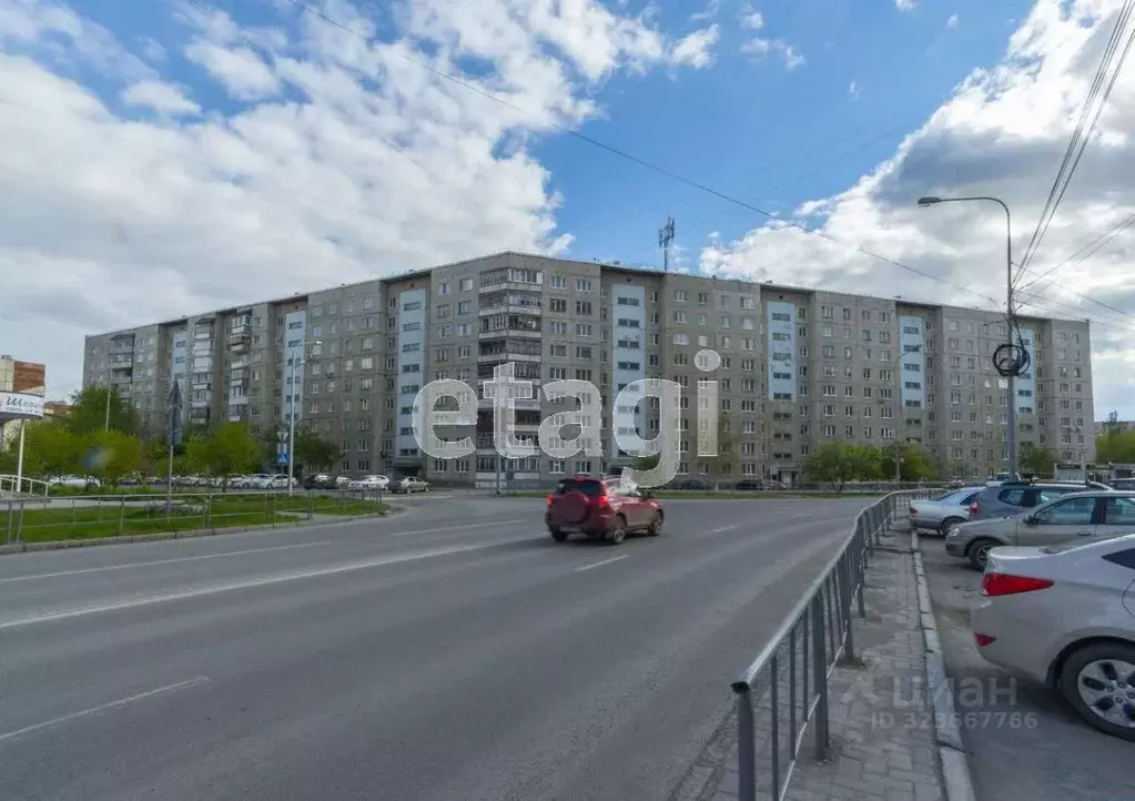 3-к кв. Тюменская область, Тюмень Восточный мкр, ул. Моторостроителей, ... - Фото 1