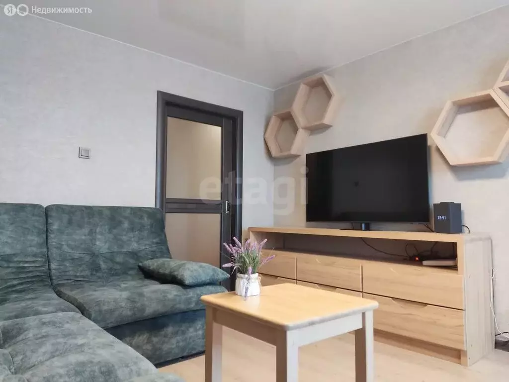 3-комнатная квартира: Череповец, Красная улица, 28А (69.6 м) - Фото 0